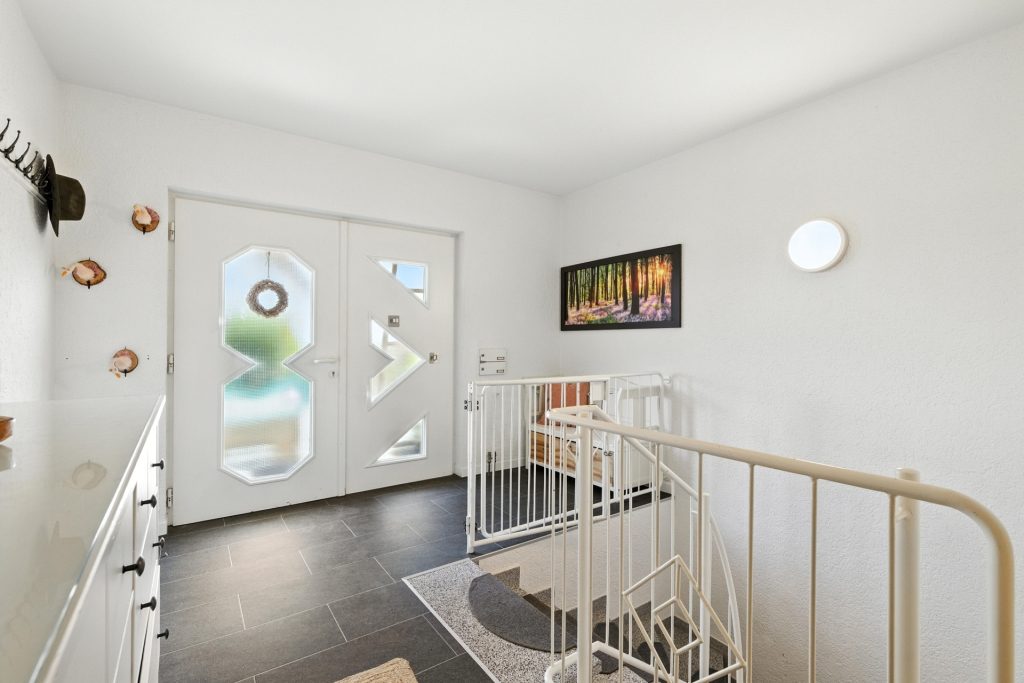 HUST Immobilien GmbH & Co. KG - Immobilienangebot - Marxzell - Alle - Viel Platz, viele Möglichkeiten – Ihr neues Zuhause in traumhafter Lage von Pfaffenrot! EFH mit ELW