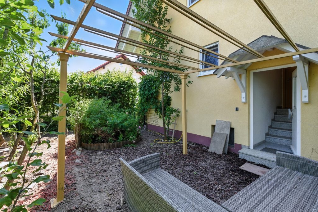HUST Immobilien GmbH & Co. KG - Immobilienangebot - Marxzell - Alle - Viel Platz, viele Möglichkeiten – Ihr neues Zuhause in traumhafter Lage von Pfaffenrot! EFH mit ELW