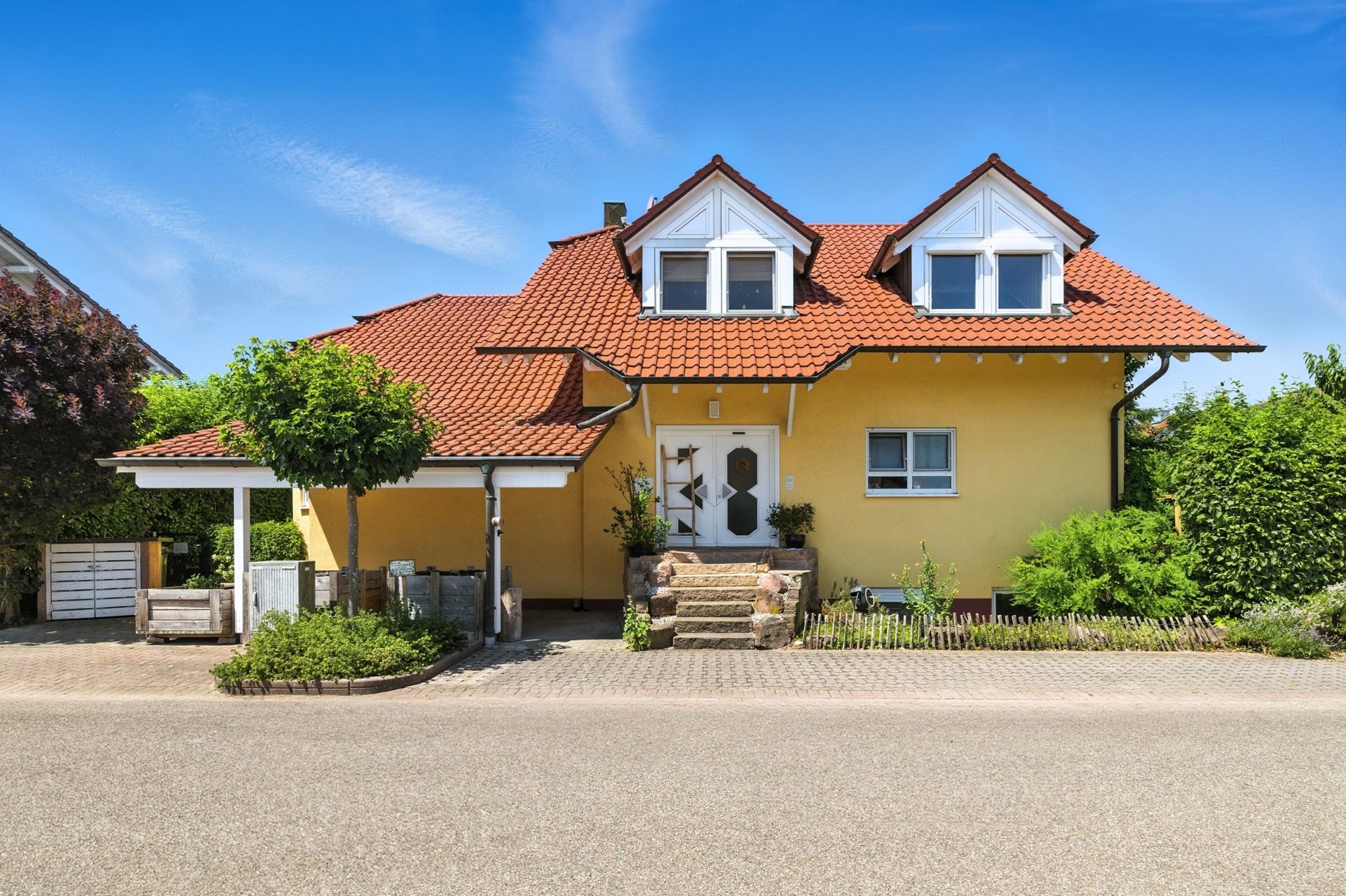 HUST Immobilien GmbH & Co. KG - Immobilienangebot - Marxzell - Alle - Viel Platz, viele Möglichkeiten – Ihr neues Zuhause in traumhafter Lage von Pfaffenrot! EFH mit ELW
