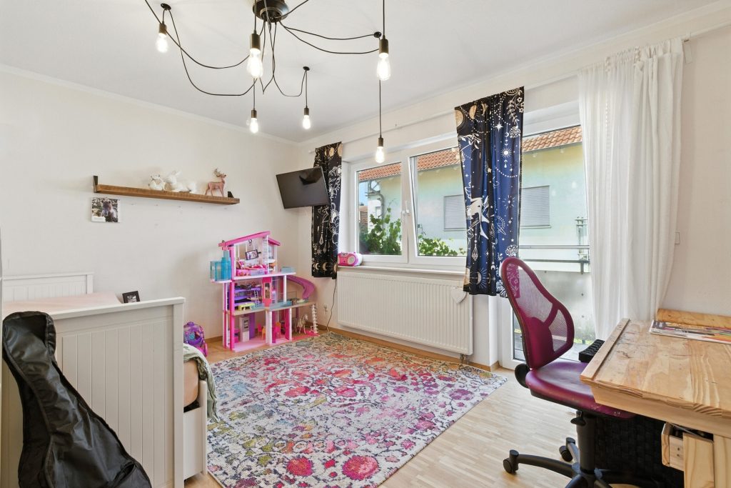 HUST Immobilien GmbH & Co. KG - Immobilienangebot - Marxzell - Alle - Viel Platz, viele Möglichkeiten – Ihr neues Zuhause in traumhafter Lage von Pfaffenrot! EFH mit ELW