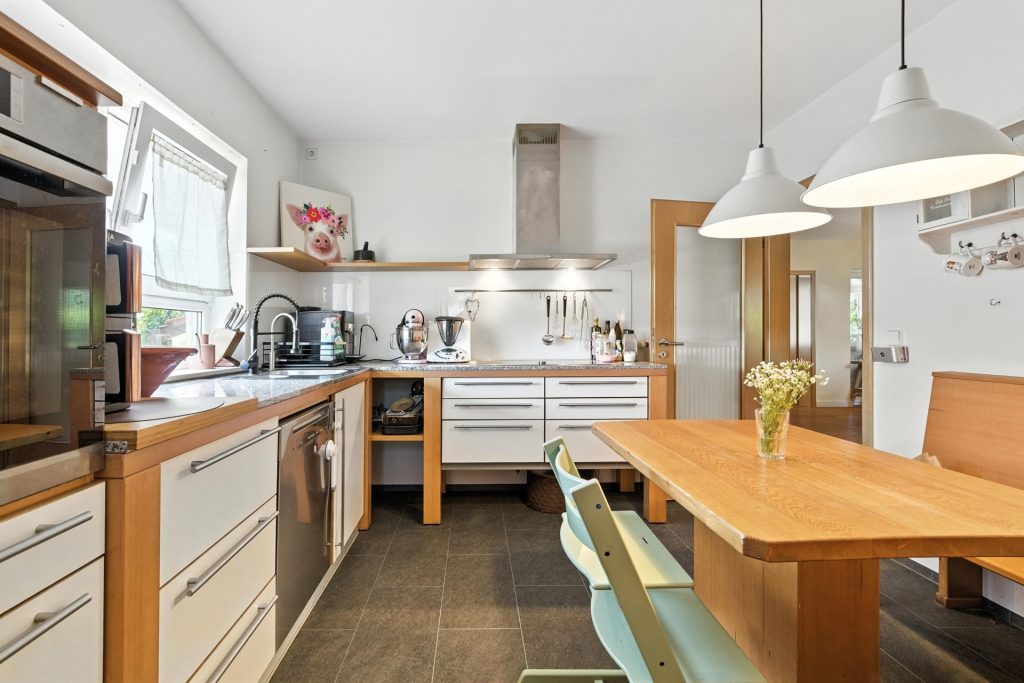 HUST Immobilien GmbH & Co. KG - Immobilienangebot - Marxzell - Alle - Viel Platz, viele Möglichkeiten – Ihr neues Zuhause in traumhafter Lage von Pfaffenrot! EFH mit ELW