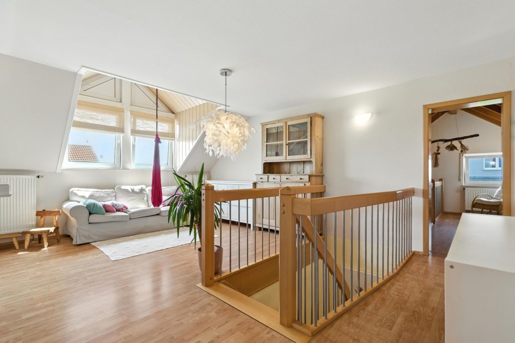 HUST Immobilien GmbH & Co. KG - Immobilienangebot - Marxzell - Alle - Viel Platz, viele Möglichkeiten – Ihr neues Zuhause in traumhafter Lage von Pfaffenrot! EFH mit ELW