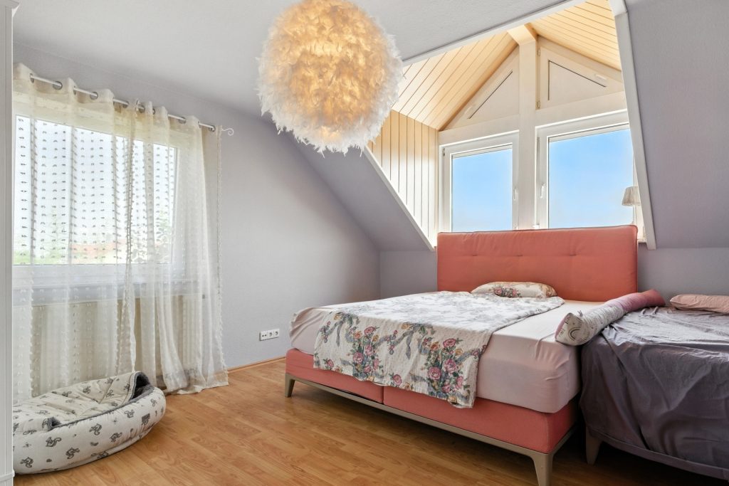 HUST Immobilien GmbH & Co. KG - Immobilienangebot - Marxzell - Alle - Viel Platz, viele Möglichkeiten – Ihr neues Zuhause in traumhafter Lage von Pfaffenrot! EFH mit ELW