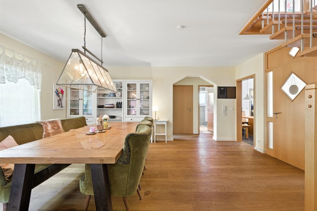 HUST Immobilien GmbH & Co. KG - Immobilienangebot - Marxzell - Alle - Viel Platz, viele Möglichkeiten – Ihr neues Zuhause in traumhafter Lage von Pfaffenrot! EFH mit ELW