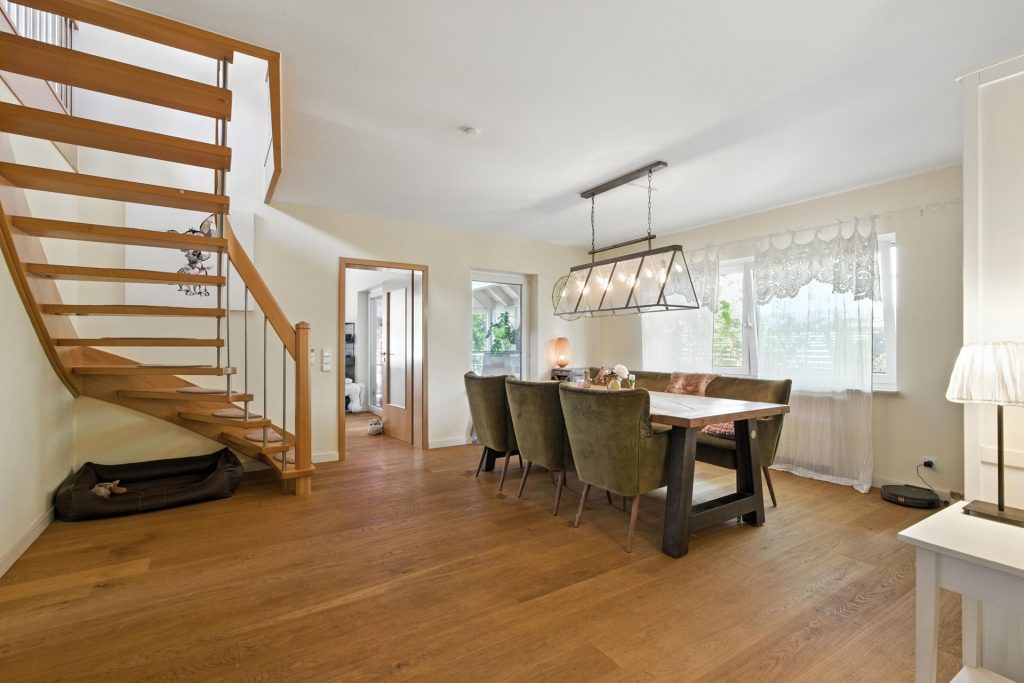 HUST Immobilien GmbH & Co. KG - Immobilienangebot - Marxzell - Alle - Viel Platz, viele Möglichkeiten – Ihr neues Zuhause in traumhafter Lage von Pfaffenrot! EFH mit ELW
