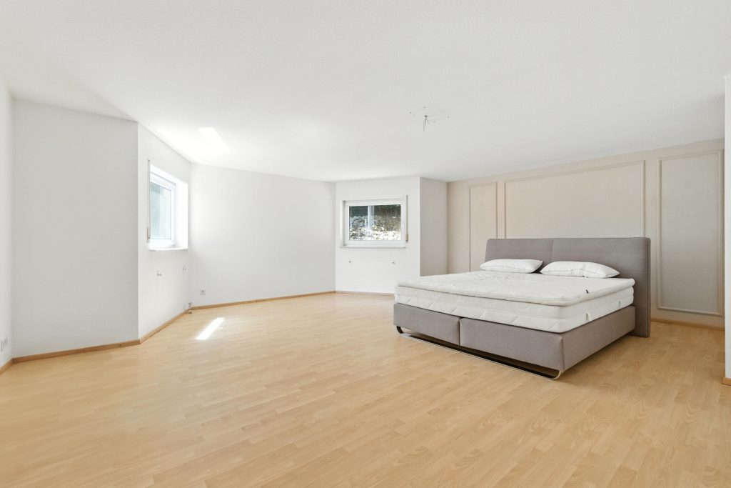 HUST Immobilien GmbH & Co. KG - Immobilienangebot - Marxzell - Alle - Viel Platz, viele Möglichkeiten – Ihr neues Zuhause in traumhafter Lage von Pfaffenrot! EFH mit ELW