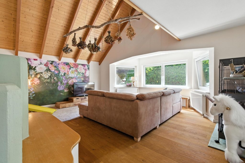 HUST Immobilien GmbH & Co. KG - Immobilienangebot - Marxzell - Alle - Ihr neues Zuhause in traumhafter Lage von Pfaffenrot! Gepflegtes EFH mit ELW, Garten und Carport!