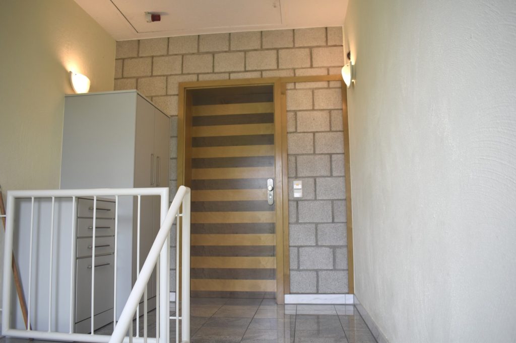 HUST Immobilien GmbH & Co. KG - Immobilienangebot - Pfinztal - Alle - Top ausgestattet! Gepflegte Penthouse-Wohnung mit 2 TG-Stellplätzen in Pfinztal-Berghausen