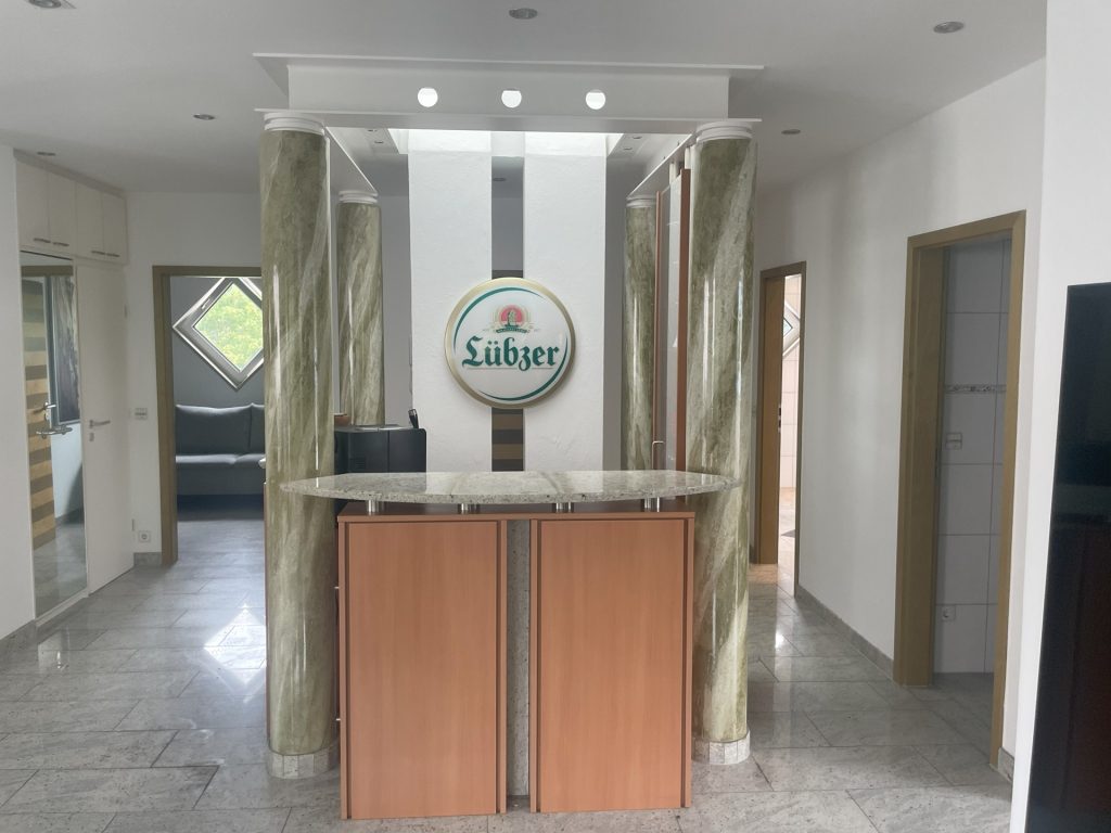 HUST Immobilien GmbH & Co. KG - Immobilienangebot - Pfinztal - Alle - Top ausgestattet! Gepflegte Penthouse-Wohnung mit 2 TG-Stellplätzen in Pfinztal-Berghausen