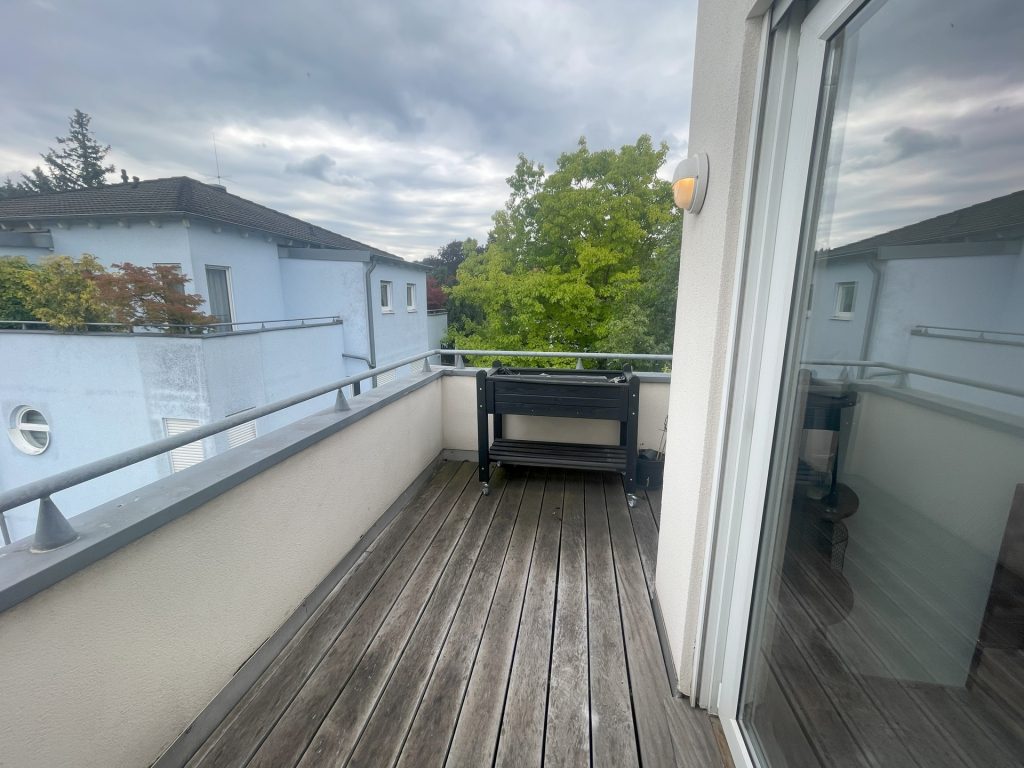 HUST Immobilien GmbH & Co. KG - Immobilienangebot - Pfinztal - Alle - Top ausgestattet! Gepflegte Penthouse-Wohnung mit 2 TG-Stellplätzen in Pfinztal-Berghausen