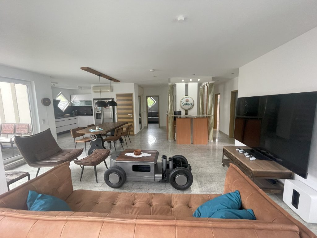 HUST Immobilien GmbH & Co. KG - Immobilienangebot - Pfinztal - Alle - Top ausgestattet! Gepflegte Penthouse-Wohnung mit 2 TG-Stellplätzen in Pfinztal-Berghausen