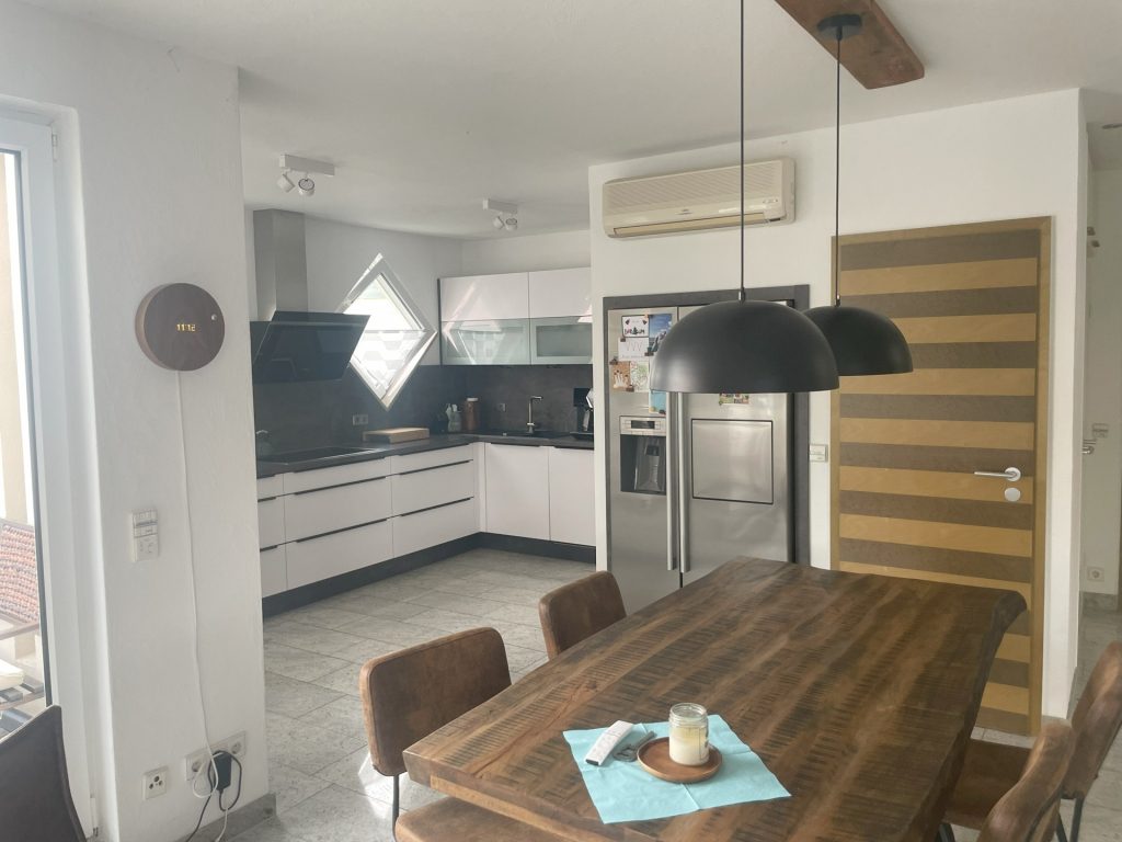HUST Immobilien GmbH & Co. KG - Immobilienangebot - Pfinztal - Alle - Top ausgestattet! Gepflegte Penthouse-Wohnung mit 2 TG-Stellplätzen in Pfinztal-Berghausen