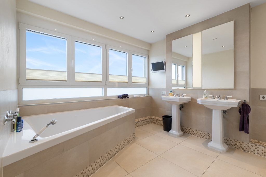 HUST Immobilien GmbH & Co. KG - Immobilienangebot - Waldbronn - Alle - Repräsentative Bürofläche im Penthouse-Stil mit Dachterrasse, Küche & Direktaufzug