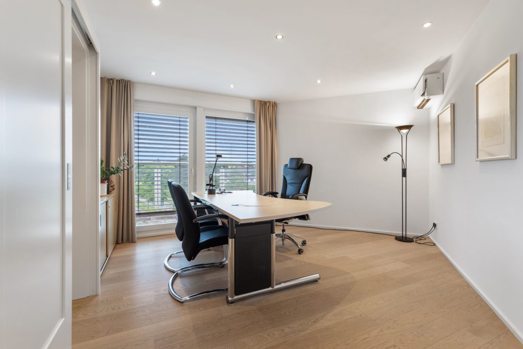 HUST Immobilien GmbH & Co. KG - Immobilienangebot - Waldbronn - Alle - Repräsentative Bürofläche im Penthouse-Stil mit Dachterrasse, Küche & Direktaufzug