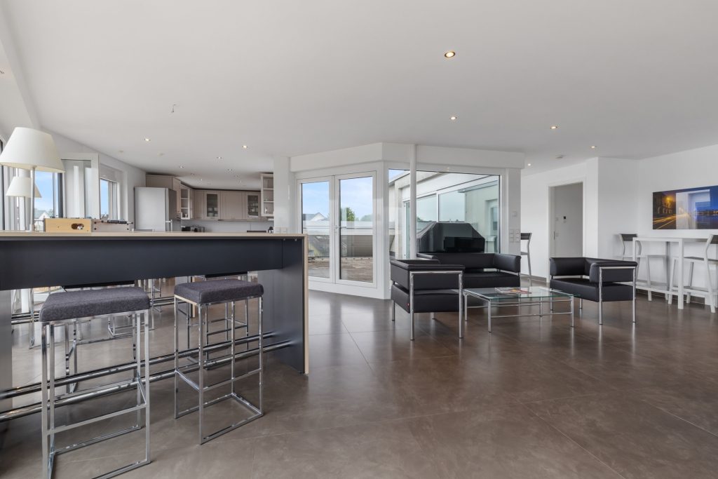 HUST Immobilien GmbH & Co. KG - Immobilienangebot - Waldbronn - Alle - Repräsentative Bürofläche im Penthouse-Stil mit Dachterrasse, Küche & Direktaufzug