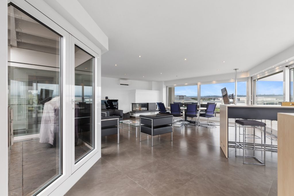 HUST Immobilien GmbH & Co. KG - Immobilienangebot - Waldbronn - Alle - Repräsentative Bürofläche im Penthouse-Stil mit Dachterrasse, Küche & Direktaufzug