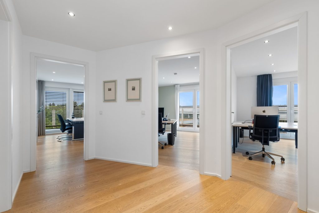 HUST Immobilien GmbH & Co. KG - Immobilienangebot - Waldbronn - Alle - Repräsentative Bürofläche im Penthouse-Stil mit Dachterrasse, Küche & Direktaufzug