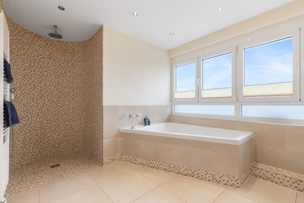 HUST Immobilien GmbH & Co. KG - Immobilienangebot - Waldbronn - Alle - Repräsentative Bürofläche im Penthouse-Stil mit Dachterrasse, Küche & Direktaufzug