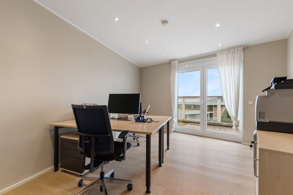 HUST Immobilien GmbH & Co. KG - Immobilienangebot - Waldbronn - Alle - Repräsentative Bürofläche im Penthouse-Stil mit Dachterrasse, Küche & Direktaufzug