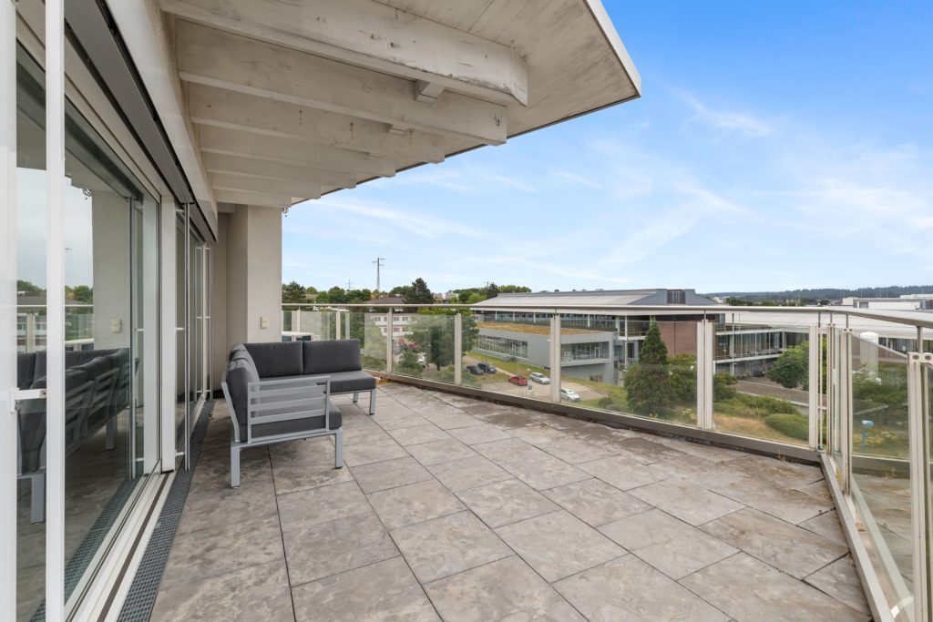HUST Immobilien GmbH & Co. KG - Immobilienangebot - Waldbronn - Alle - Repräsentative Bürofläche im Penthouse-Stil mit Dachterrasse, Küche & Direktaufzug