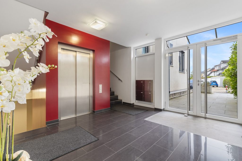 HUST Immobilien GmbH & Co. KG - Immobilienangebot - Waldbronn - Alle - Repräsentative Bürofläche im Penthouse-Stil mit Dachterrasse, Küche & Direktaufzug