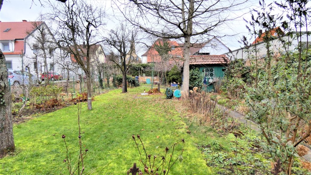 HUST Immobilien GmbH & Co. KG - Immobilienangebot - Karlsruhe / Neureut - Grundstücke - Großes Grundstück mit Bauplatz und 2-FH in bester Lage in Neureut - gegenüber Parkanlage