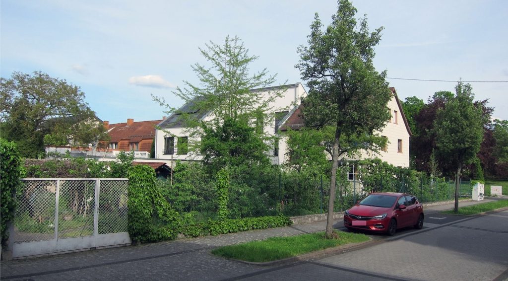HUST Immobilien GmbH & Co. KG - Immobilienangebot - Karlsruhe / Neureut - Grundstücke - Großes Grundstück mit Bauplatz und 2-FH in bester Lage in Neureut - gegenüber Parkanlage