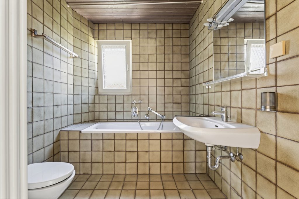 HUST Immobilien GmbH & Co. KG - Immobilienangebot - Karlsruhe / Neureut - Grundstücke - Großes Grundstück mit Bauplatz und 2-FH in bester Lage in Neureut - gegenüber Parkanlage!