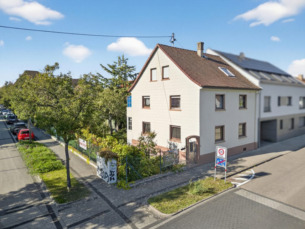 HUST Immobilien GmbH & Co. KG - Immobilienangebot - Karlsruhe / Neureut - Grundstücke - Großes Grundstück mit Bauplatz und 2-FH in bester Lage in Neureut - gegenüber Parkanlage!