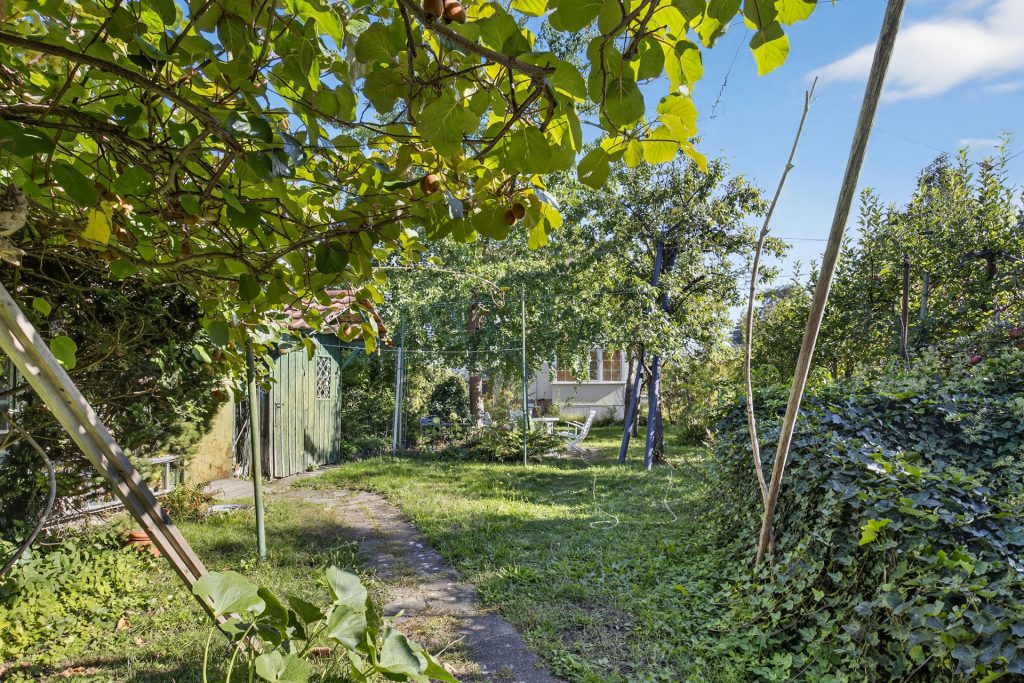 HUST Immobilien GmbH & Co. KG - Immobilienangebot - Karlsruhe / Neureut - Grundstücke - Großes Grundstück mit Bauplatz und 2-FH in bester Lage in Neureut - gegenüber Parkanlage!