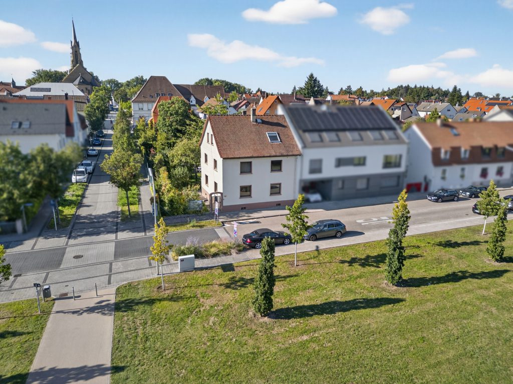 HUST Immobilien GmbH & Co. KG - Immobilienangebot - Karlsruhe / Neureut - Grundstücke - Großes Grundstück mit Bauplatz und 2-FH in bester Lage in Neureut - gegenüber Parkanlage!