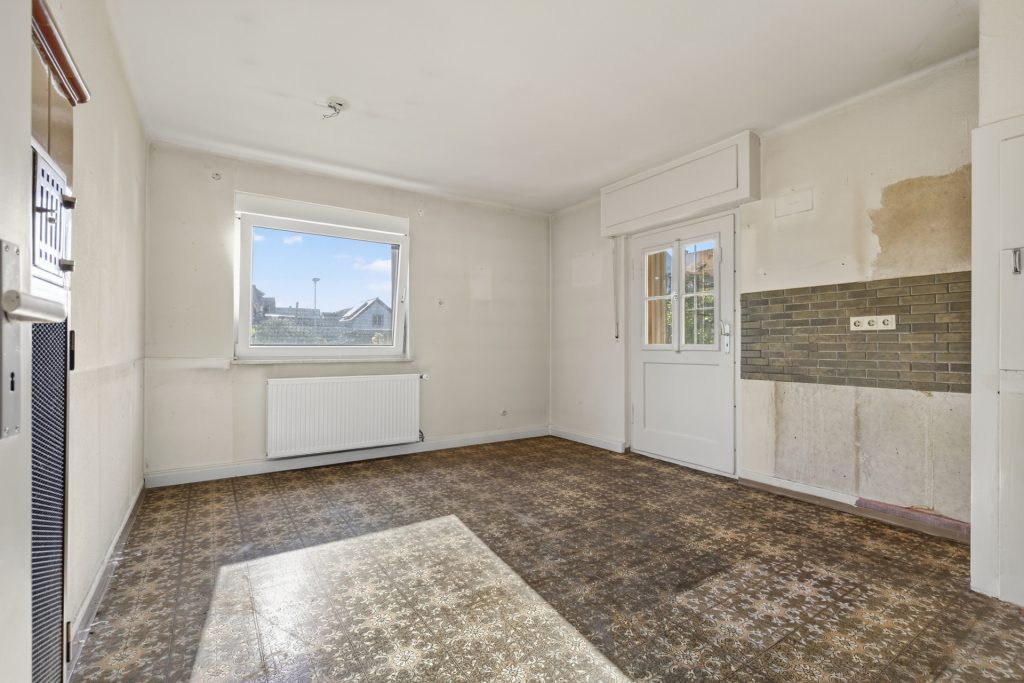 HUST Immobilien GmbH & Co. KG - Immobilienangebot - Karlsruhe / Neureut - Grundstücke - Großes Grundstück mit Bauplatz und 2-FH in bester Lage in Neureut - gegenüber Parkanlage!