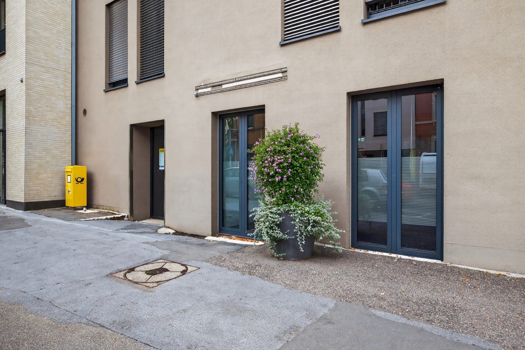 HUST Immobilien GmbH & Co. KG - Immobilienangebot - Ettlingen - Alle - Sichtbar, zentral, vielseitig – Ideale Gewerbefläche für Dienstleister