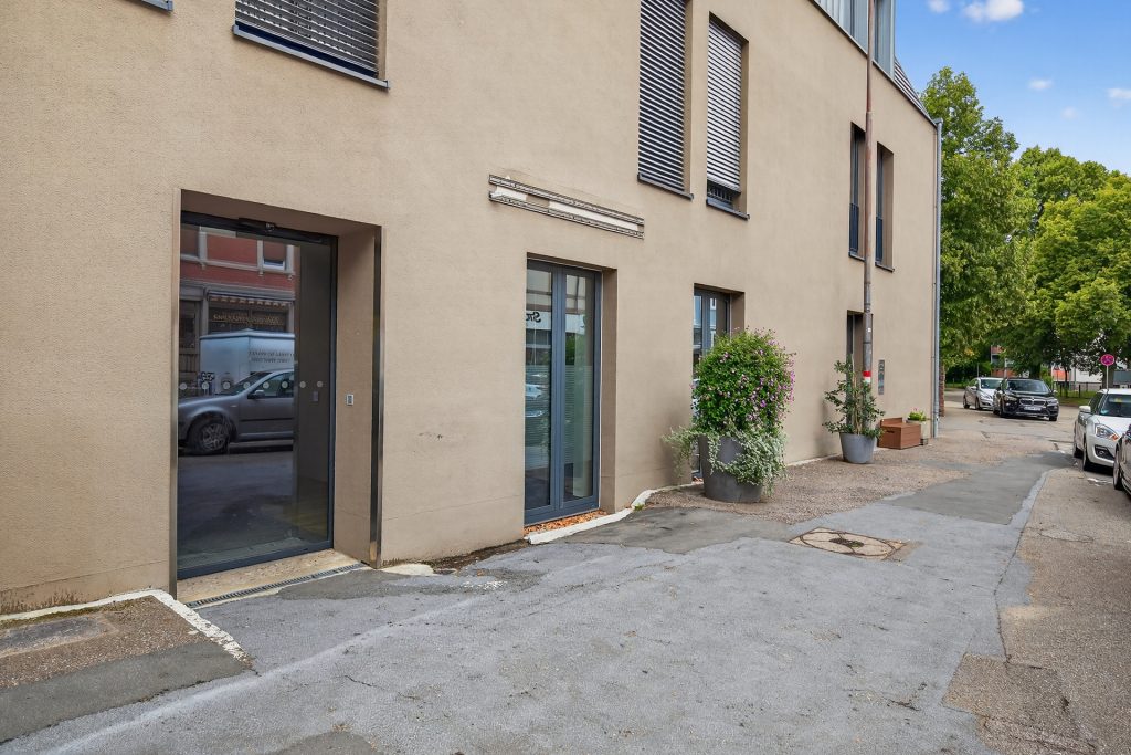 HUST Immobilien GmbH & Co. KG - Immobilienangebot - Ettlingen - Alle - Sichtbar, zentral, vielseitig – Ideale Gewerbefläche für Dienstleister