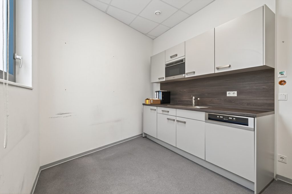 HUST Immobilien GmbH & Co. KG - Immobilienangebot - Ettlingen - Alle - Sichtbar, zentral, vielseitig – Ideale Gewerbefläche für Dienstleister