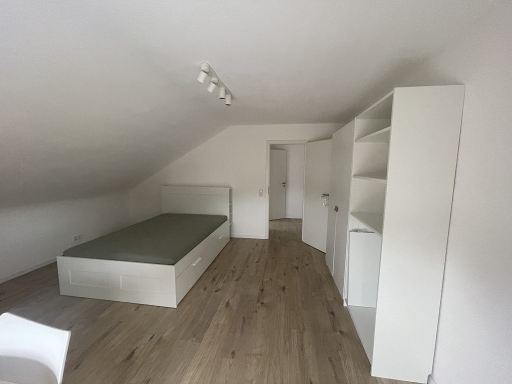 HUST Immobilien GmbH & Co. KG - Immobilienangebot - Karlsruhe / Wolfartsweier - Alle - Ideal für Studierende: Zimmer in 2er-Männer-WG, frei ab 15.10