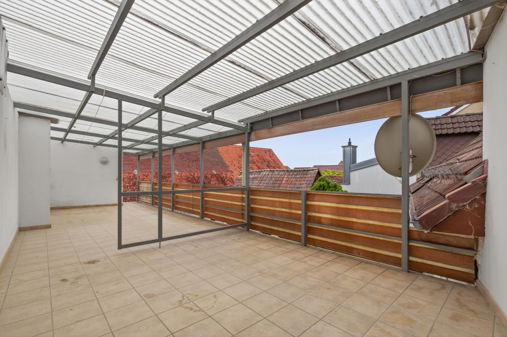 HUST Immobilien GmbH & Co. KG - Immobilienangebot - Linkenheim-Hochstetten - Alle - Zweifamilienhaus mit großem Grundstück, Scheune und Dachterrasse in  Linkenheim-Hochstetten