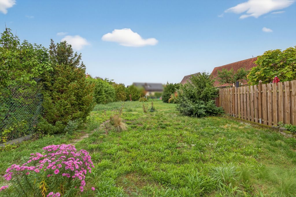 HUST Immobilien GmbH & Co. KG - Immobilienangebot - Linkenheim-Hochstetten - Alle - Zweifamilienhaus mit großem Grundstück, Scheune und Dachterrasse in  Linkenheim-Hochstetten
