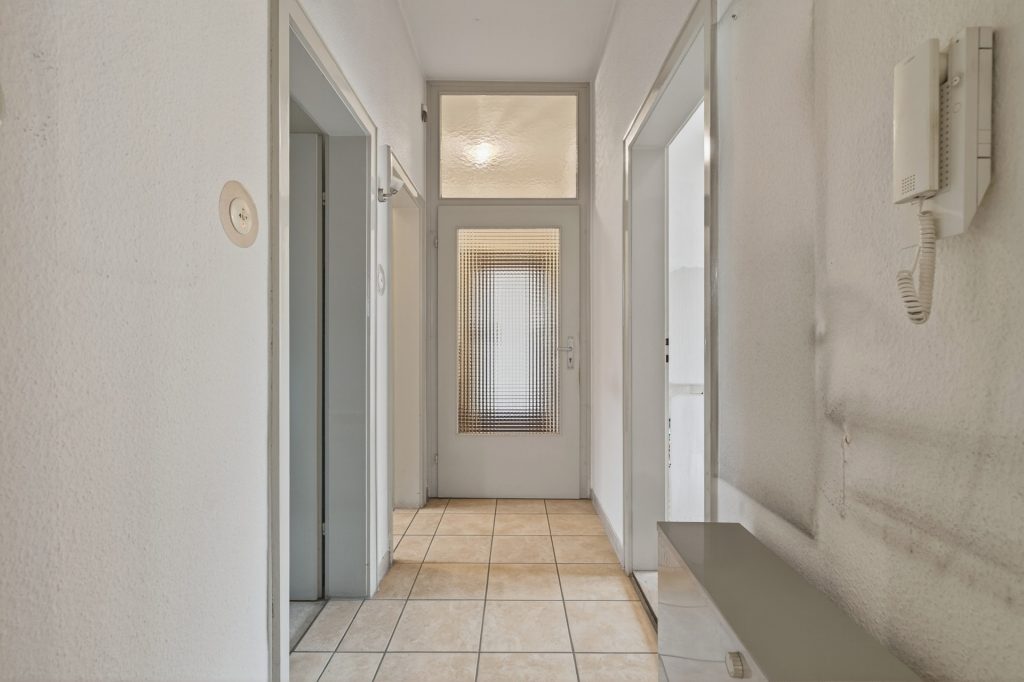HUST Immobilien GmbH & Co. KG - Immobilienangebot - Linkenheim-Hochstetten - Alle - Zweifamilienhaus mit großem Grundstück, Scheune und Dachterrasse in  Linkenheim-Hochstetten
