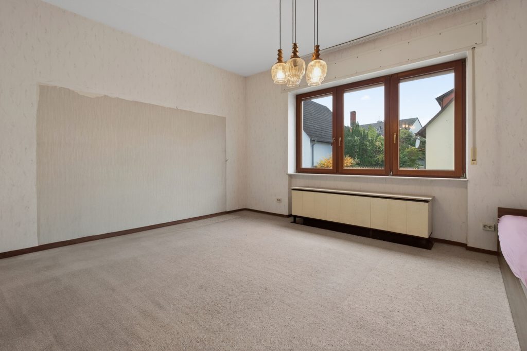 HUST Immobilien GmbH & Co. KG - Immobilienangebot - Linkenheim-Hochstetten - Alle - Zweifamilienhaus mit großem Grundstück, Scheune und Dachterrasse in  Linkenheim-Hochstetten