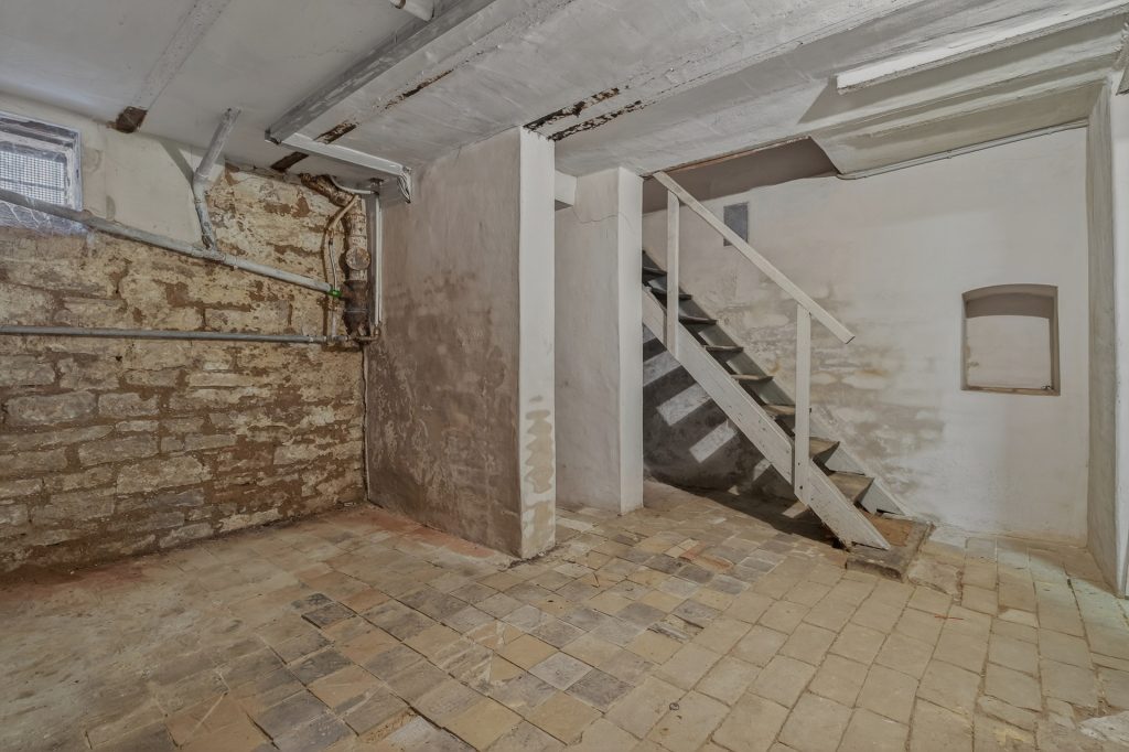 HUST Immobilien GmbH & Co. KG - Immobilienangebot - Linkenheim-Hochstetten - Alle - Zweifamilienhaus mit großem Grundstück, Scheune und Dachterrasse in  Linkenheim-Hochstetten