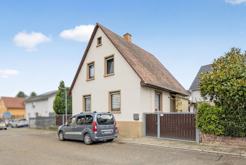 HUST Immobilien GmbH & Co. KG - Immobilienangebot - Walzbachtal / Jöhlingen - Alle - Einfamilienhaus mit Garten in ruhiger Wohnlage von Jöhlingen