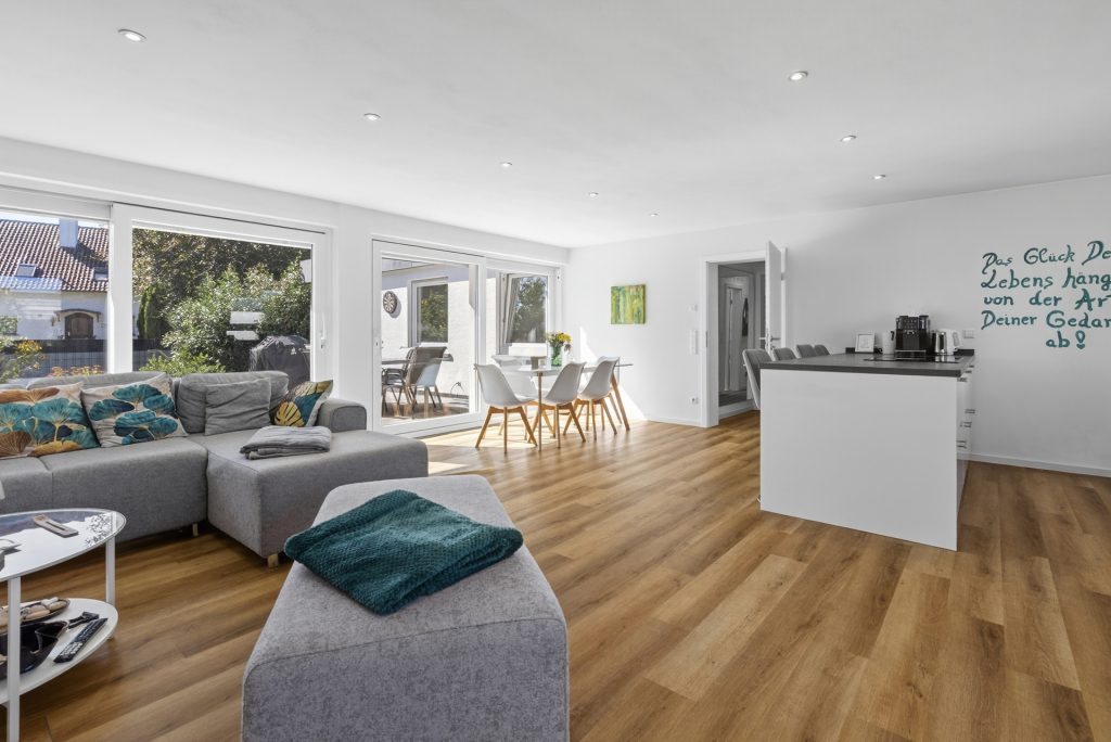HUST Immobilien GmbH & Co. KG - Immobilienangebot - Durmersheim - Alle - Großzügiger Bungalow im Reihenmittelhaus-Stil mit Garten & Garage
sucht neue Eigentümer