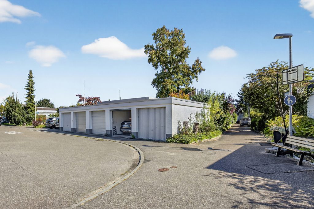 HUST Immobilien GmbH & Co. KG - Immobilienangebot - Durmersheim - Alle - Großzügiger Bungalow im Reihenmittelhaus-Stil mit Garten & Garage
sucht neue Eigentümer