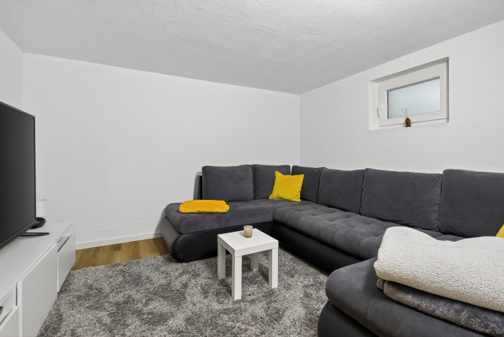 HUST Immobilien GmbH & Co. KG - Immobilienangebot - Durmersheim - Alle - Großzügiger Bungalow im Reihenmittelhaus-Stil mit Garten & Garage
sucht neue Eigentümer