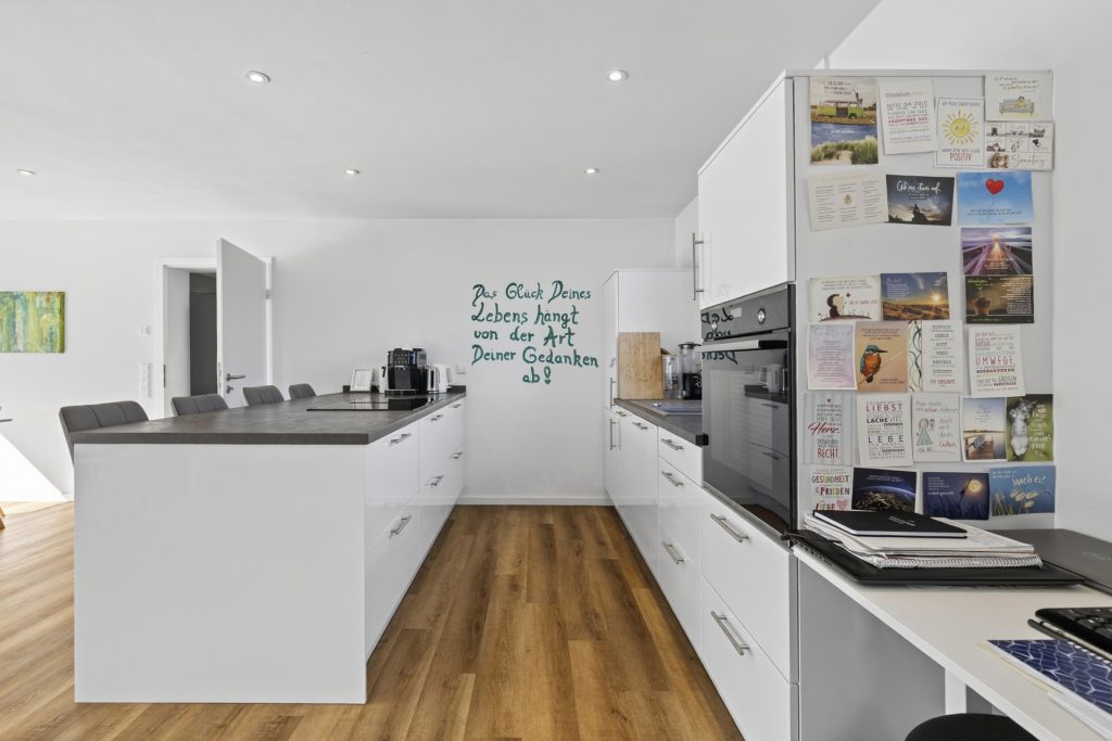 HUST Immobilien GmbH & Co. KG - Immobilienangebot - Durmersheim - Alle - Großzügiger Bungalow im Reihenmittelhaus-Stil mit Garten & Garage
sucht neue Eigentümer