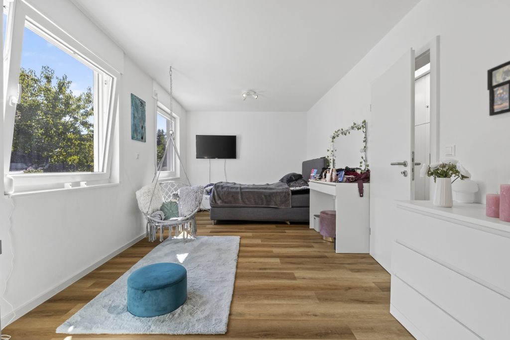 HUST Immobilien GmbH & Co. KG - Immobilienangebot - Durmersheim - Alle - Großzügiger Bungalow im Reihenmittelhaus-Stil mit Garten & Garage
sucht neue Eigentümer