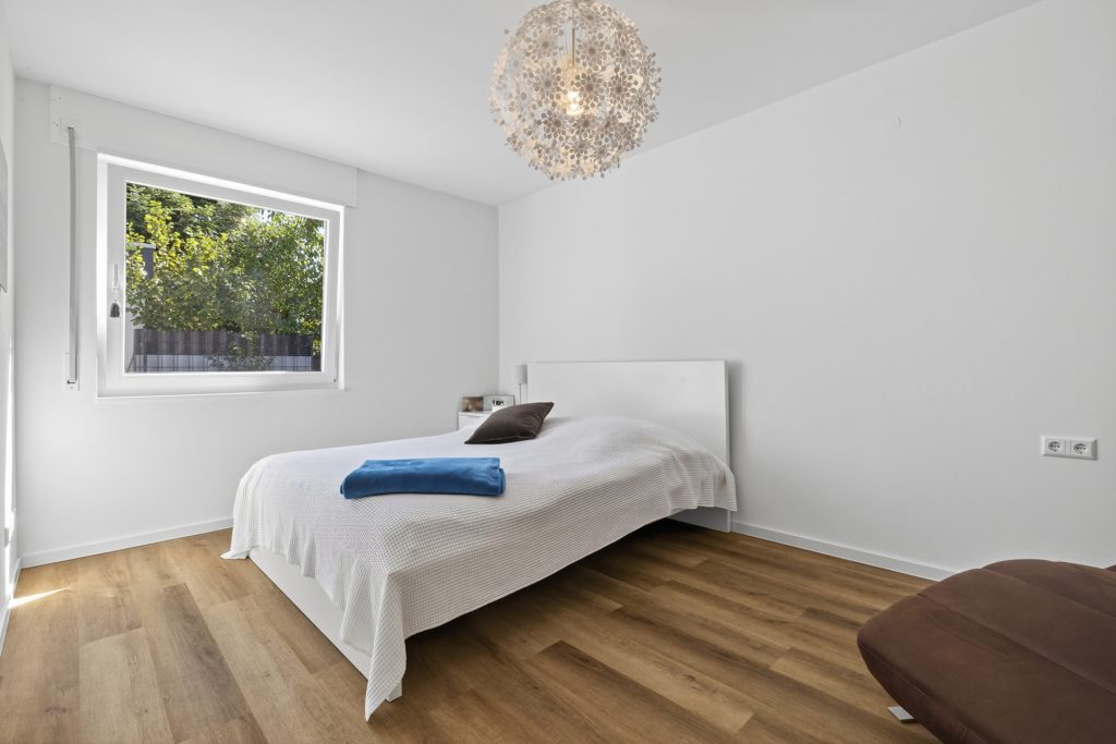 HUST Immobilien GmbH & Co. KG - Immobilienangebot - Durmersheim - Alle - Großzügiger Bungalow im Reihenmittelhaus-Stil mit Garten & Garage
sucht neue Eigentümer