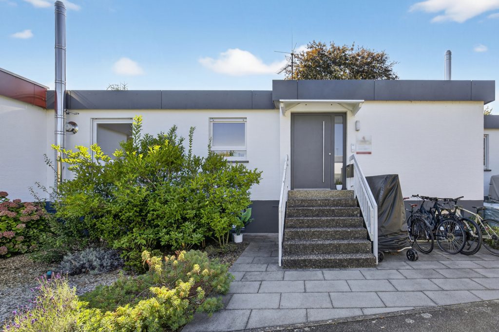 HUST Immobilien GmbH & Co. KG - Immobilienangebot - Durmersheim - Alle - Großzügiger Bungalow im Reihenmittelhaus-Stil mit Garten & Garage
sucht neue Eigentümer