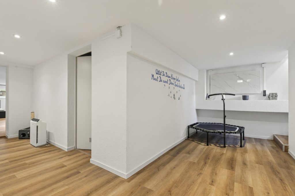 HUST Immobilien GmbH & Co. KG - Immobilienangebot - Durmersheim - Alle - Großzügiger Bungalow im Reihenmittelhaus-Stil mit Garten & Garage
sucht neue Eigentümer